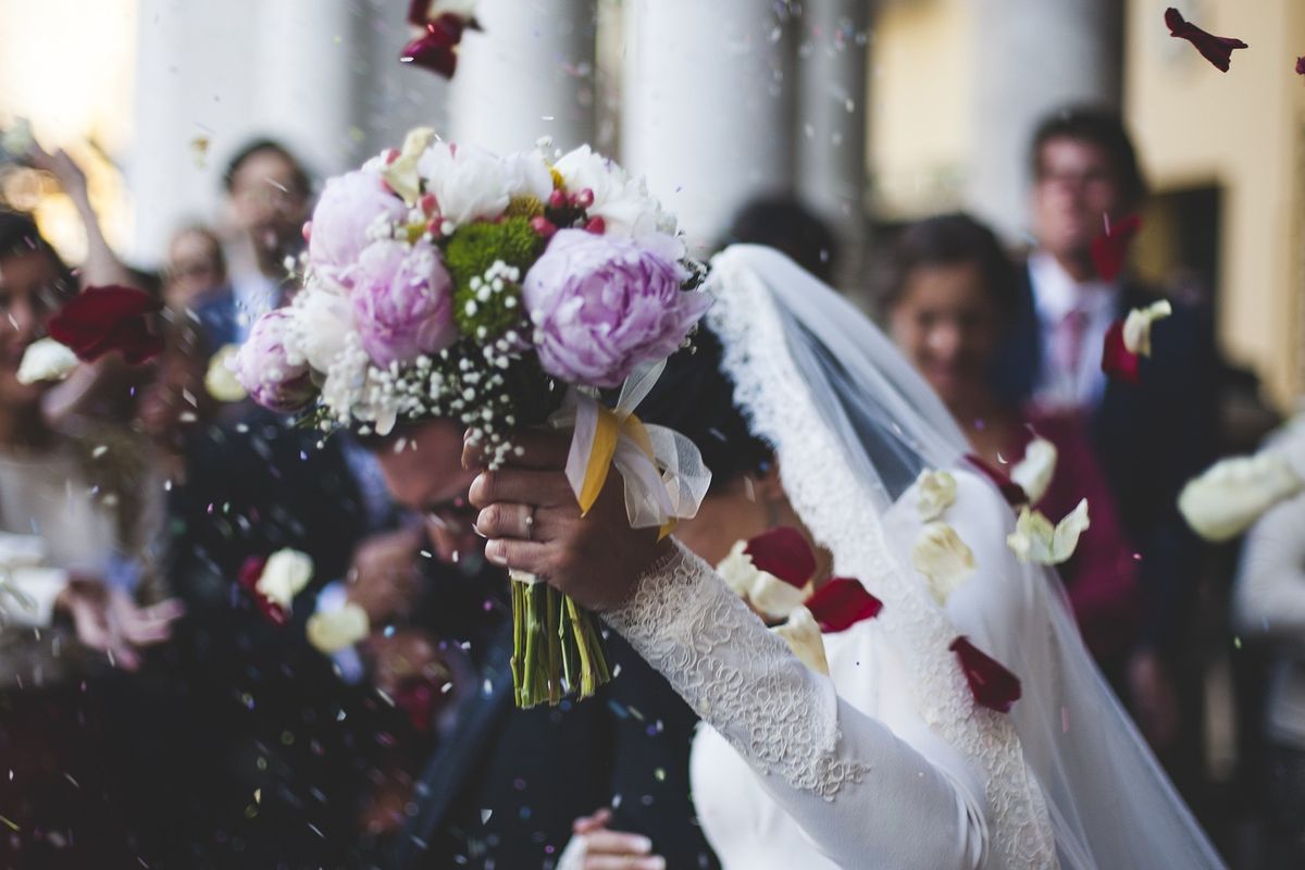 Ilustrasi pernikahan. Beredar di media sosial, video pengantin wanita mengaku tidak mencintai calon suaminya saat ditanya pendeta dalam pemberkatan.
