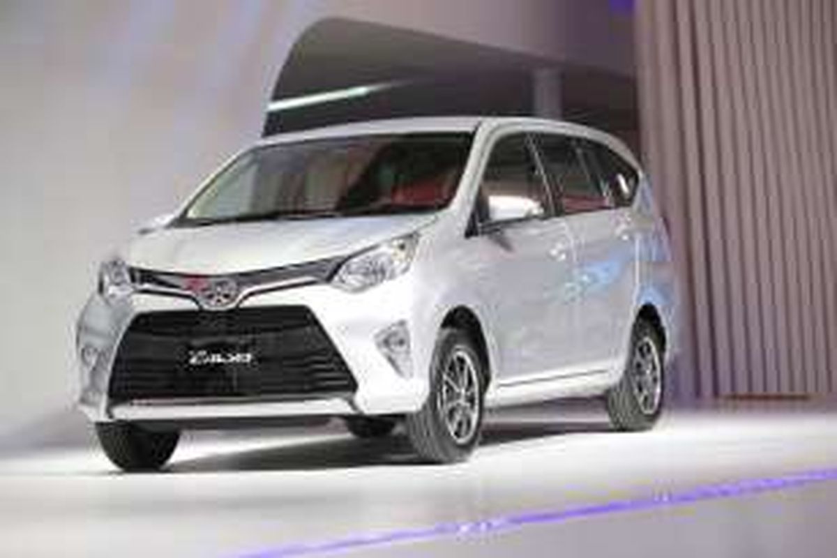 Toyota Calya dipamerkan saat acara GAIKINDO Indonesia International Auto Show (GIIAS) 2016,di Indonesia Convention Exibition (ICE) BSD City Tangerang, Kamis (11/8/2016). Pameran otomotif international ini berlangsung pada tanggal 11 Agustus 2016 hingga 21 Agustus 2016.