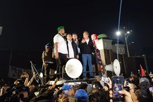 Dasco dan Saan Temui Mahasiswa di Depan DPR, Bicara di Atas Mobil Komando