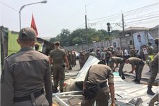 Satpol PP Depok Tertibkan 20 Bangunan Liar dan 167 Lapak PKL di Trotoar Jalan Baru