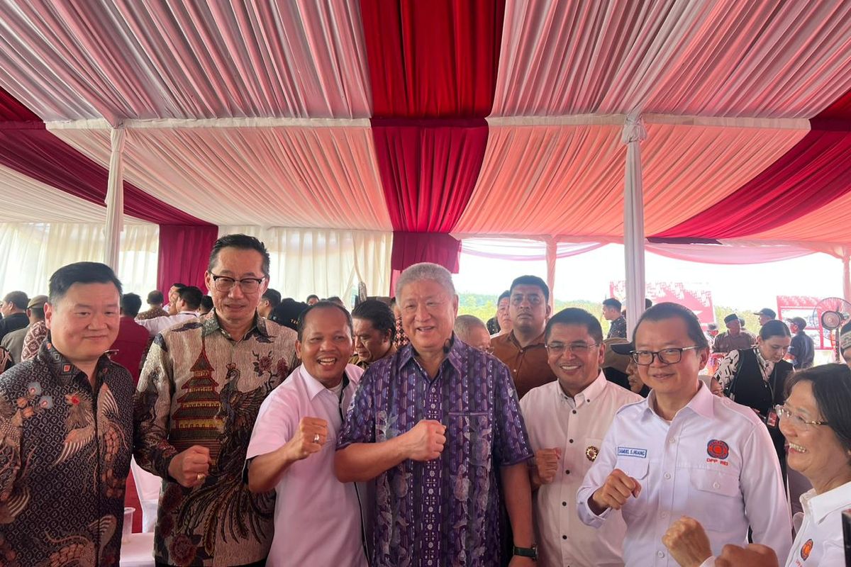 Bos Agung Sedayu Group atau ASG Sugianto Kusuma alias Aguan usai groundbreaking pembangunan 250 unit rumah gratis di Desa Sukawali, Kecamatan Pakuhaji, Kabupaten Tangerang, Provinsi Banten, Jumat (1/11/2024).