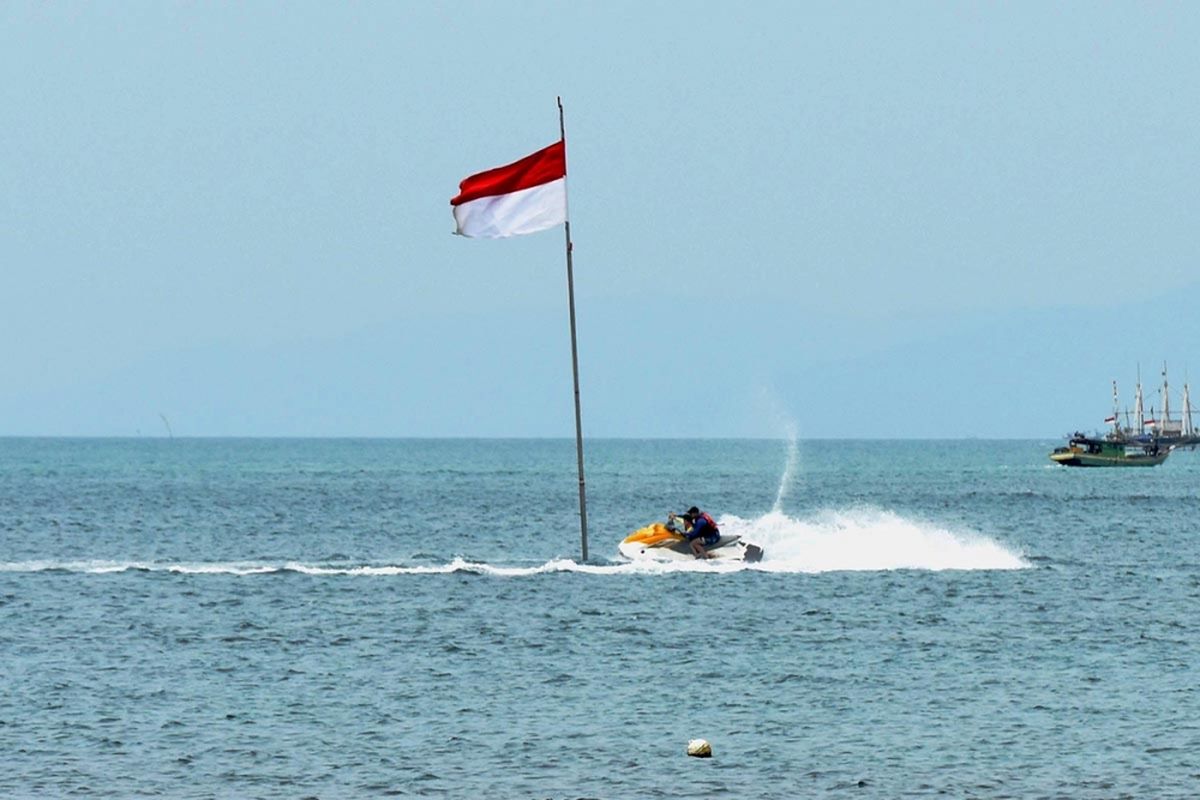 Pengunjung bermain jet ski di Pantai Beach Club, Tanjung Lesung, Pandeglang, Banten, Minggu (24/9/2017). Segala keindahan dari Tanjung Lesung membuat pemerintah menetapkan kawasan tersebut menjadi Kawasan Ekonomi Khusus (KEK) Pariwisata di Provinsi Banten.