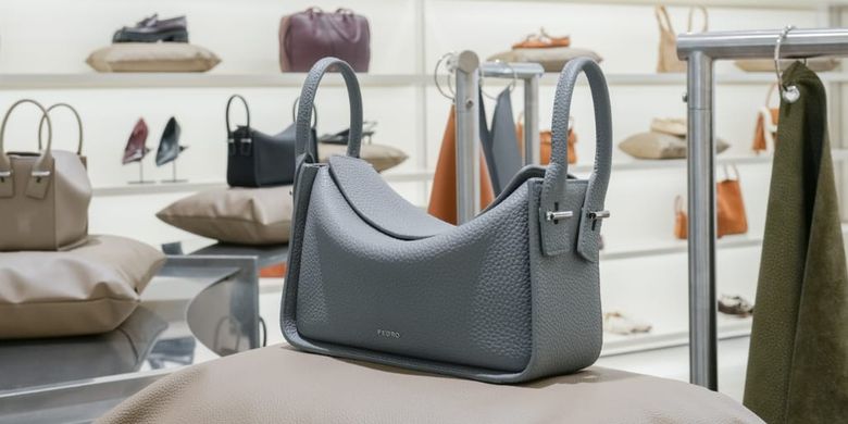 Koleksi tas terbaru Pedro yang menggunakan material grano leather.