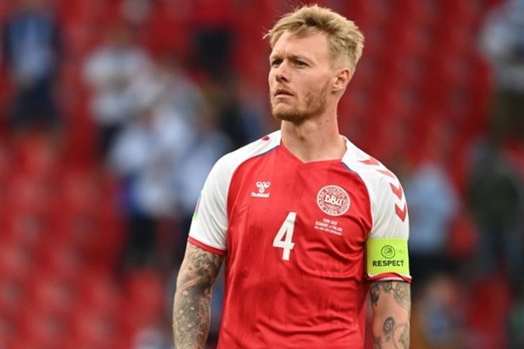 Kapten Denmark, Simon Kjaer, kala berlaga dalam duel Grup B Euro 2020 melawan Finlandia di Stadion Parken, 12 Juni 2021.