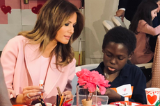 Gaya Melania Trump Rayakan Valentine Bersama Anak-Anak