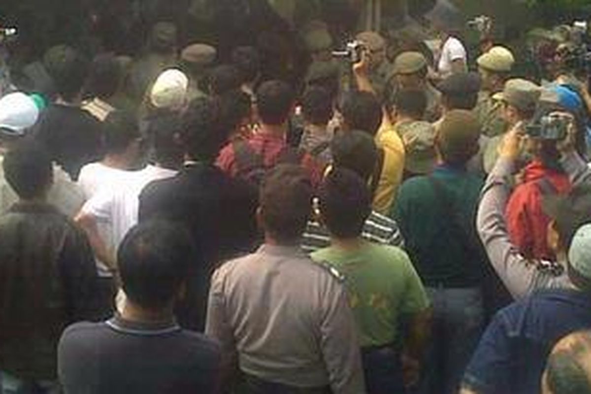 Ilustrasi: situasi pascapenyerangan jemaat HKBP Ciketing, Bekasi Timur, September lalu