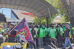Tolak Aturan Ganjil Genap BBM, Ojol Makassar Geruduk Kantor Pertamina