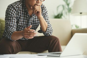 Perbedaan Buying Time dan Delaying dalam Pengambilan Keputusan
