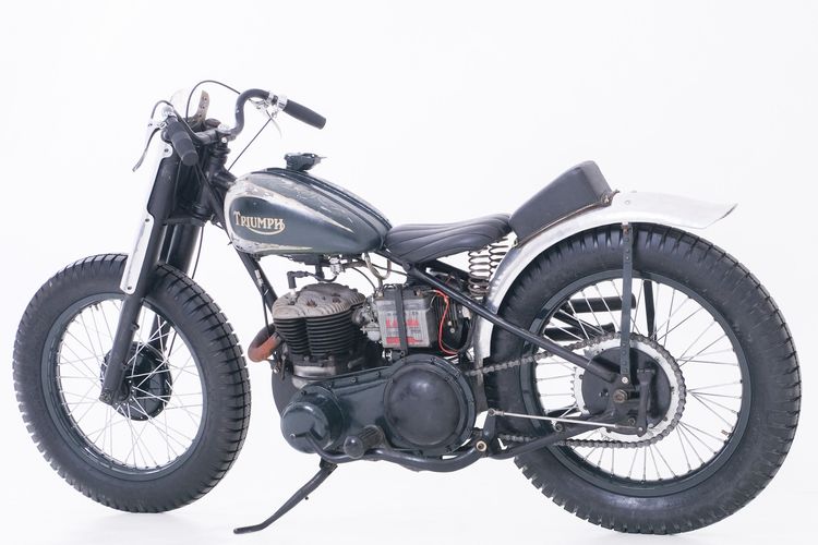 Triumph TRW 500 bergaya sand racer garapan Pitstop Motor Werk dan Danny Hacka