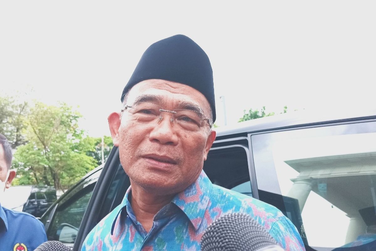 Menteri Koordinator Bidang Pembangunan Manusia dan Kebudayaan (Menko PMK) Muhadjir Effendy di Kompleks Istana Kepresidenan, Rabu (25/1/2023).