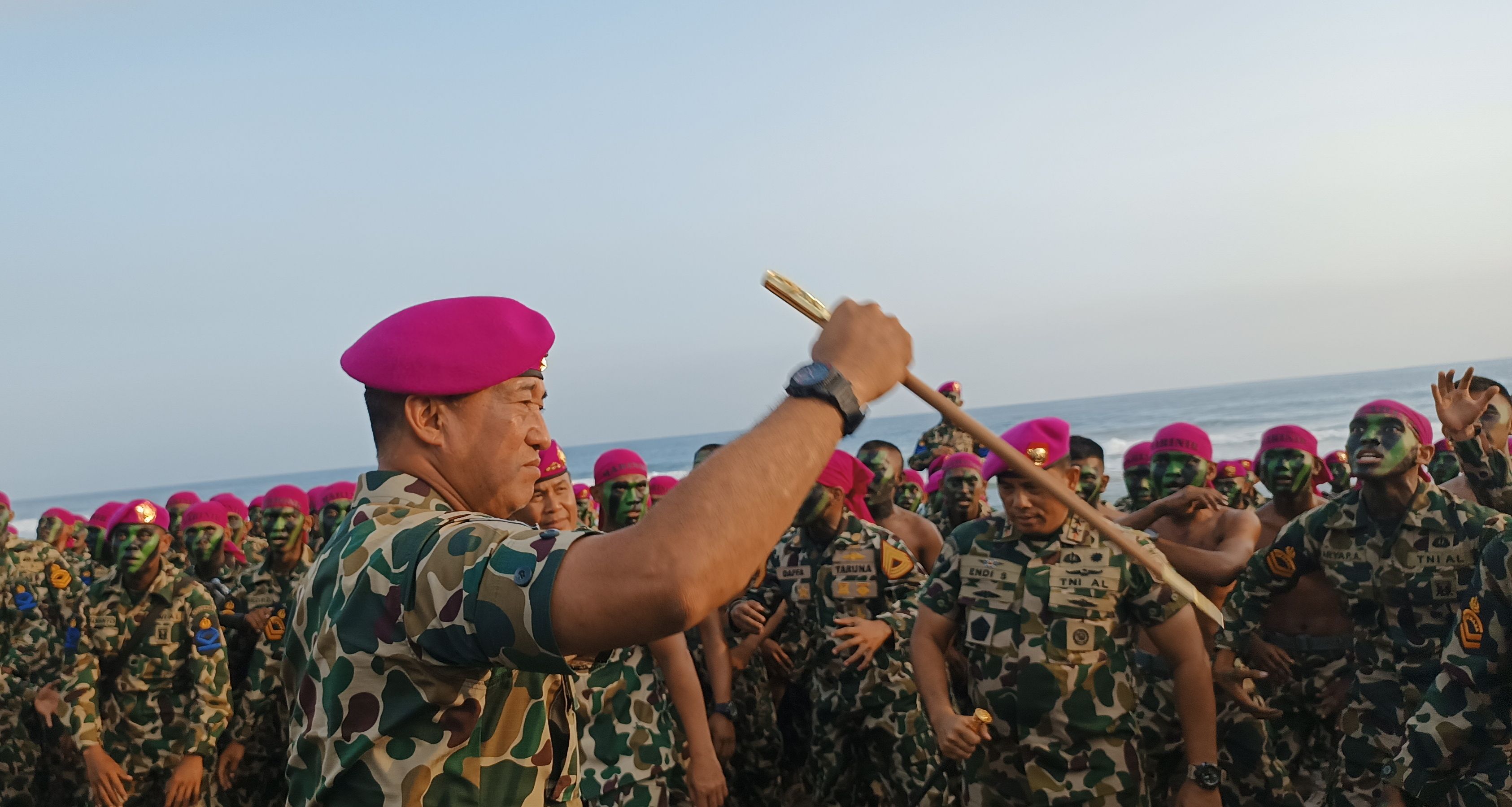 Lulus Pendidikan Komando Korps Marinir TNI AL, 533 Prajurit Muda Resmi Sandang Baret Ungu