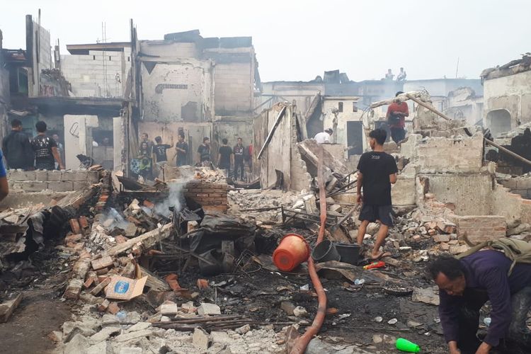 Kondisi kebakaran di Kampung Bali Matraman, Tebet, Jakarta Selatan, Rabu (10/7/2019). Kawasan ini adalah kawasan padat penduduk.