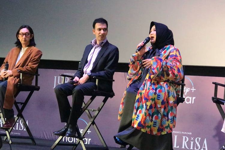 Awi Suryadi, Manoj Punjabi, dan Risa Saraswati dalam konferensi pers peluncuran serial Jurnal Risa di CGV Grand Indonesia, Jakarta Pusat, Jumat (12/5/2023).