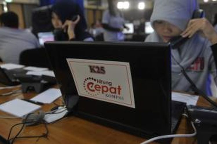 Suasana hitung cepat yang dilakukan Litbang Kompas di Jakarta untuk mengetahui perolehan suara masing-masing kandidat dalam Pemilihan Presiden 2014, Rabu (9/7/2014)
