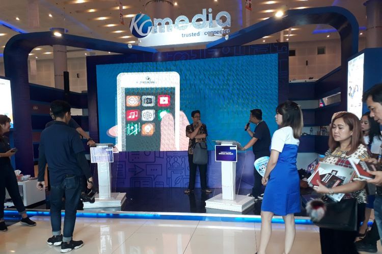 Stand KG Media di Pameran Karya Pers Dan Teknologi Informasi di Grand City Surabaya, Jumat (8/2/2019)