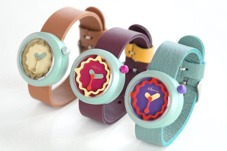 Koleksi dari brand jam tangan lokal Eboni Watch cocok digunakan oleh wanita. 