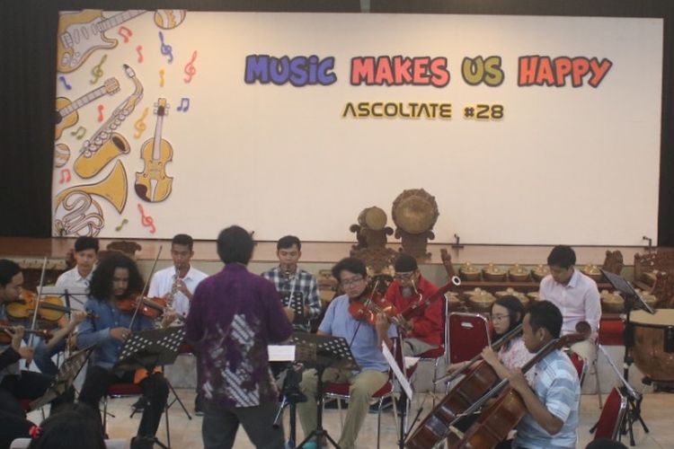 Orkestra Mahasiswa ISI Yogyakarta.
