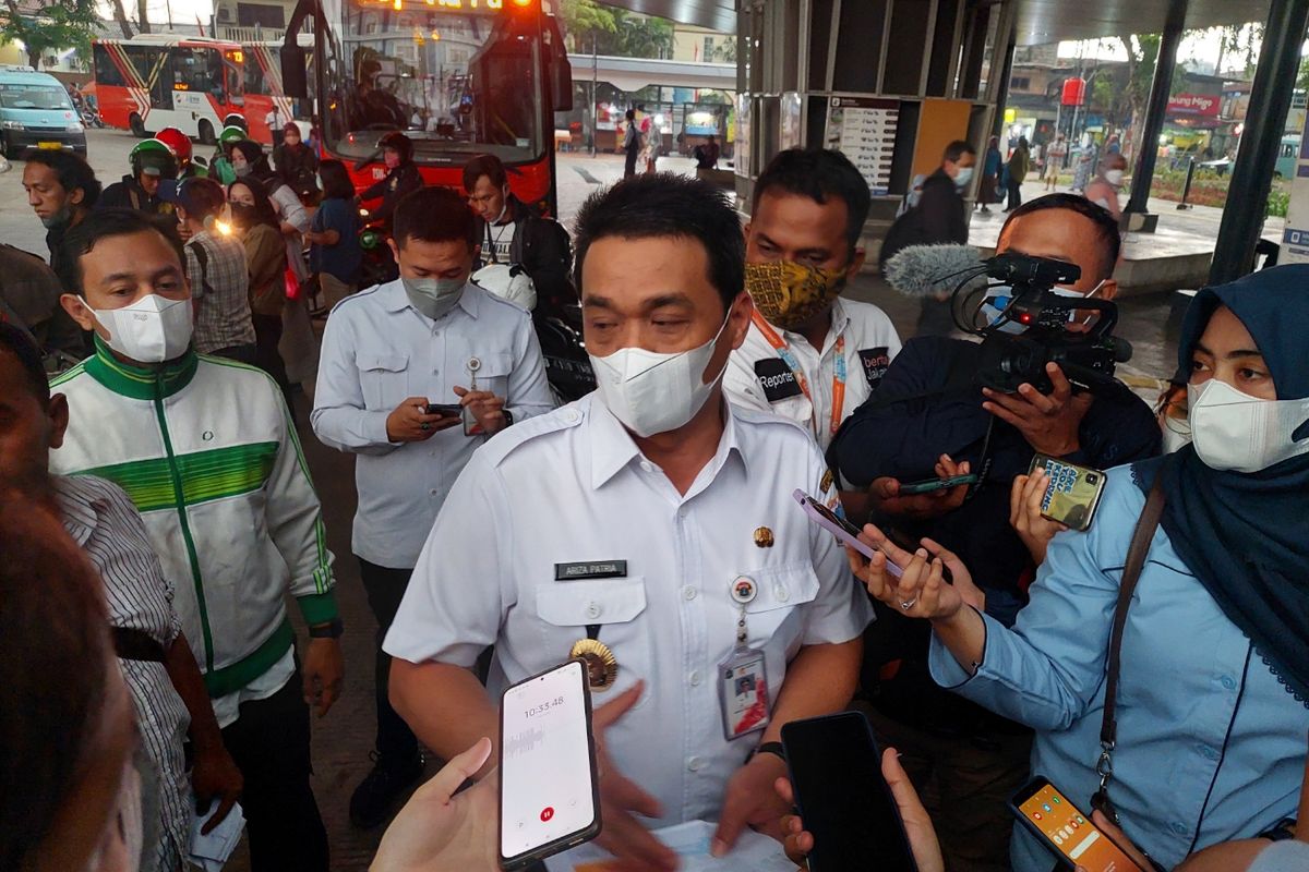 Wakil Gubernur DKI Jakarta Ahmad Riza Patria saat ditemui di sekitar Stasiun Tebet, Jakarta Selatan, Rabu (13/7/2022).