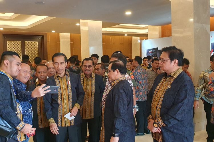 Presiden Jokowi saat membuka Musyawarah Nasional XVI Himpunan Pengusaha Muda Indonesia (HIPMI) di Hotel Sultan, Jakarta, Senin (16/9/2019).