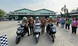 Dukung Energi Baru Terbarukan, Garudafood Beralih ke Motor Listrik untuk Operasional  