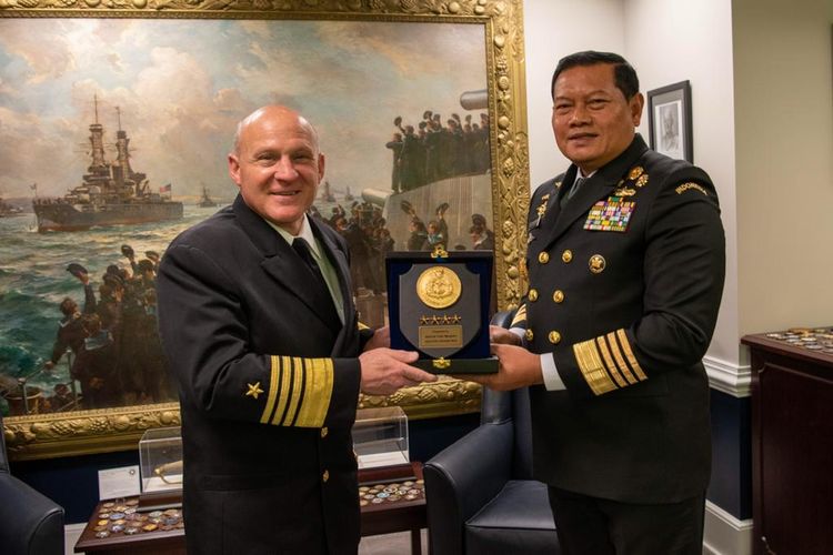 Kepala Staf Angkatan Laut (KSAL) Laksamana Yudo Margono bertemu Chief of Naval Operations (CNO) Amerika Serikat (AS) Laksamana Mike Gilday di Pentagon, Washington, Amerika Serikat, Rabu (30/3/2022).