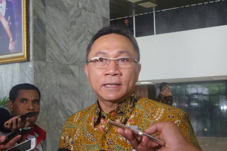 Ketua MPR RI Zulkifli Hasan di Kompleks Parlemen, Senayan, Jakarta, Selasa (9/5/2017).