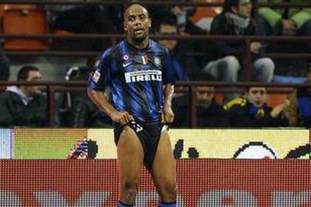 Bek Inter Milan, Douglas Maicon. 