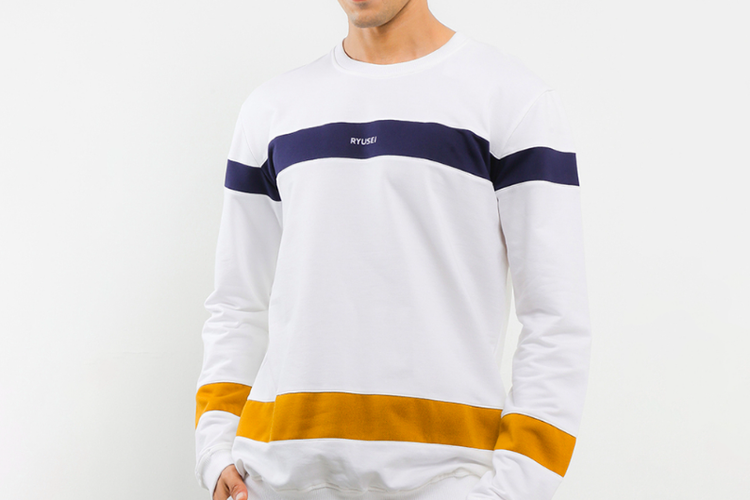 Sweater laki-laki dari merek Ryusei, rekomendasi sweater lokal yang berkualitas. 