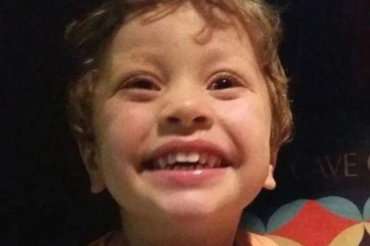 Miguel dos Santos Rodrigues, anak laki-laki berusia 7 tahun yang dibunuh dan dibuang ibu sendiri ke sungai. [Via The Sun]