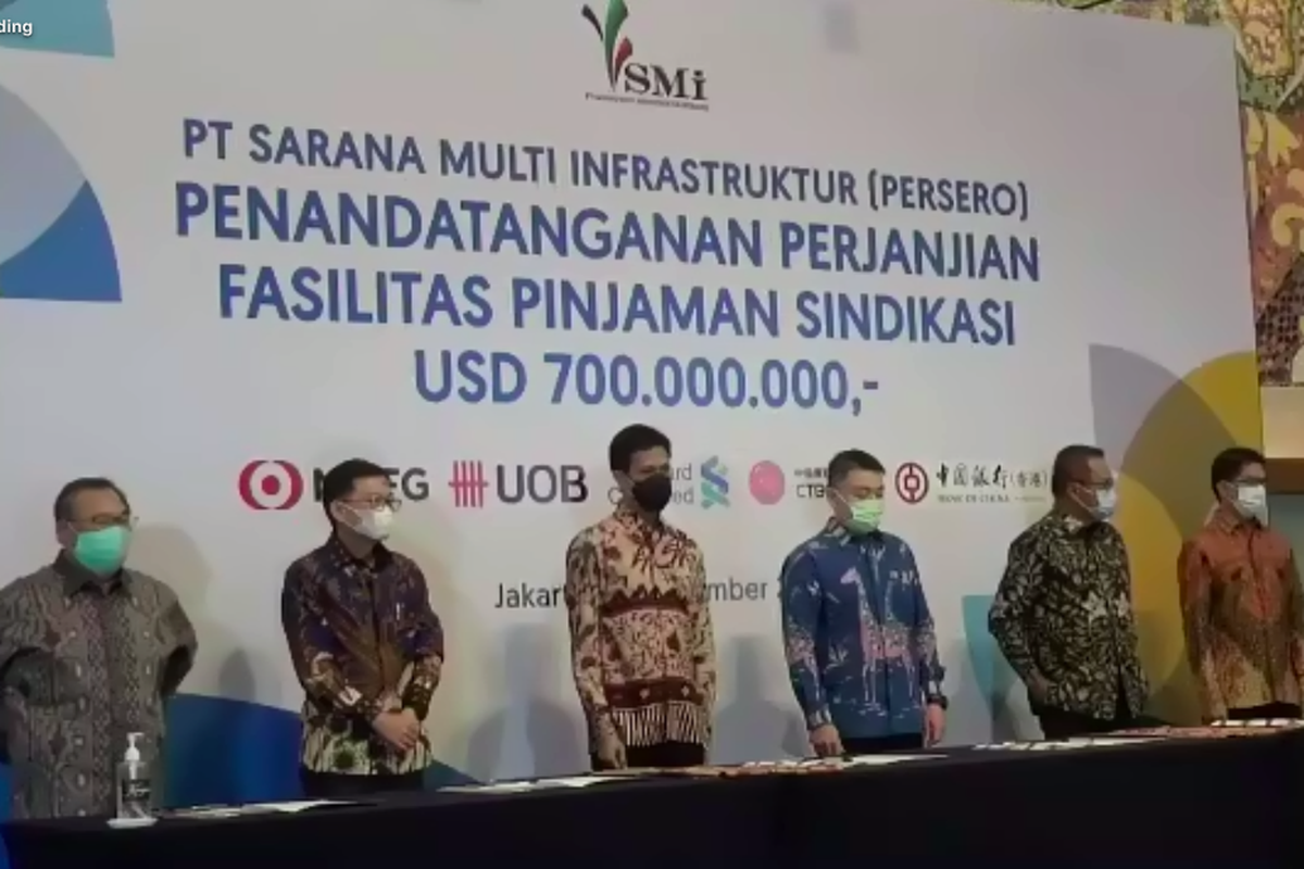 Penandatanganan Perjanjian Pinjaman Sindikasi 700 Juta dollar AS antara PT Sarana Multi Infrastruktur (SMI) dengan lima lembaga keuangan asing, MUFG, UOB, Standard Chartered, CTBC dan Bank of China, Kamis (10/9/2020).