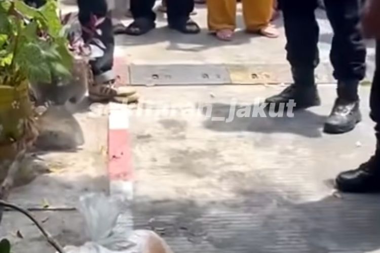 Karung Berdarah dan Bau Busuk Ditemukan di Warakas Jakut, Ternyata Isi Bangkai Anjing