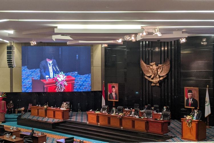 Suasana rapat penyampaian pandangan fraksi-fraksi DPRD DKI Jakarta terhadap APBD Perubahan DKI Jakarta 2020 di Ruang Rapat Paripurna DPRD DKI Jakarta, Kamis (5/11/2020)