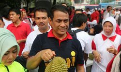 Andi Amran Kobarkan Nasionalisme Lewat Kampanye Makan Buah Lokal