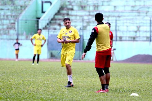 Boyong 2 Pemain Asing, Eduardo Almeida Enggan Jamin Tempat di Arema