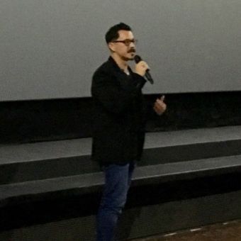 Sutradara Mike Wiluan, memberi sambutan pada acara pemutaran perdana Buffalo Boys di Bioskop Shaw Lido di kawasan Orchard, Singapura, Selasa (4/9/2018) malam.