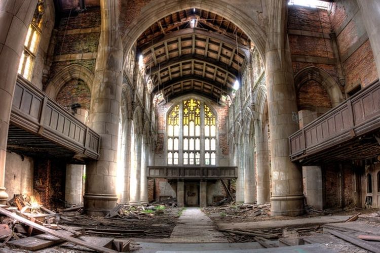 Pesona City Methodist Church, tempat terbengkalai di Gary, Indiana. [Via Cntraveler.com]