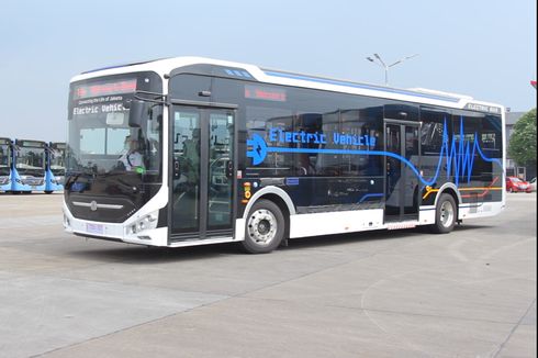 Menyaksikan Bus Listrik Zhongtong yang Sedang Dites TransJakarta