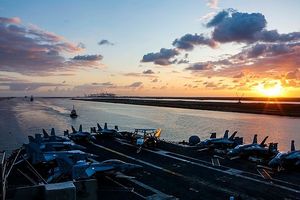 Perang AS-Iran Melebar ke Laut Luas, NATO Terancam Krisis Suez