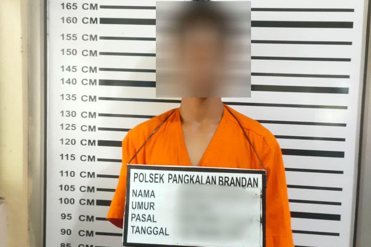 Seorang remaja berinisial RW (19) ditangkap karena merampok pria tunawicara yang sedang duduk di depan Alfamart, di Jalan Thamrin, Kelurahan Brandan Barat, Kecamatan Babalan, Kabupaten Langkat pada Senin (23/9/2024). 