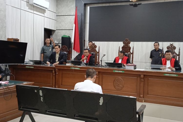 Sidang Perdana Taufik Hidayat Digelar Tertutup, Majelis Hakim: Terkait Tindak Pidana Kekerasan Seksual