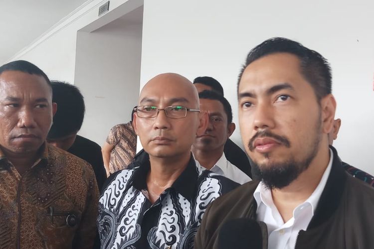 Tim kuasa hukum Gen Halilintar saat ditemui di Pengadilan Negeri Jakarta Pusat pada Rabu (19/2/2020). 
