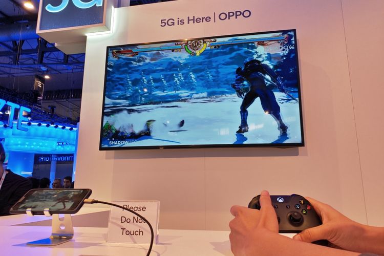 Demo ponsel 5G Oppo dengan streaming game Soul Calibur di ajang MWC 2019.
