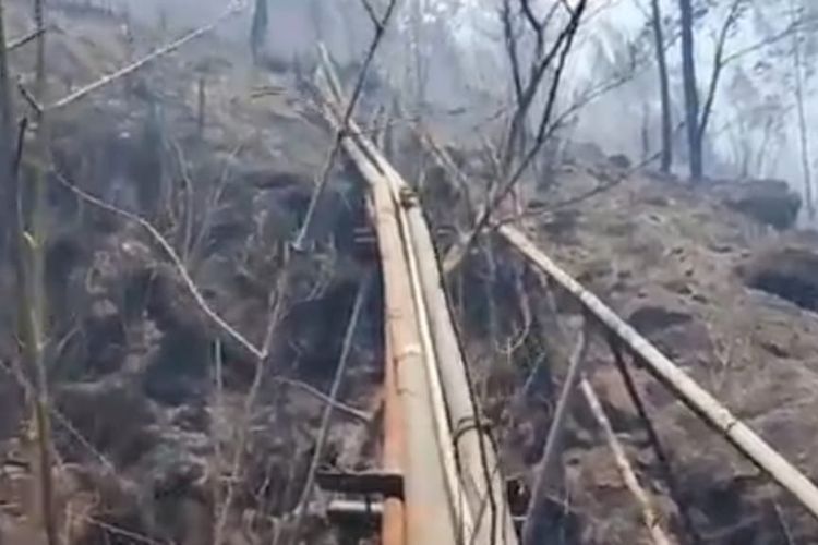 Dampak Karhutla Gunung Arjuno-Ringgit Rusak Jaringan Air Bersih 2 Desa Sepanjang 5 Km