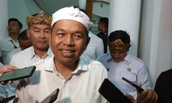 Dedi Mulyadi Minta Siswa Jabar Jalan Kaki ke Sekolah, Siapkan Trotoar dan Air Minum Gratis