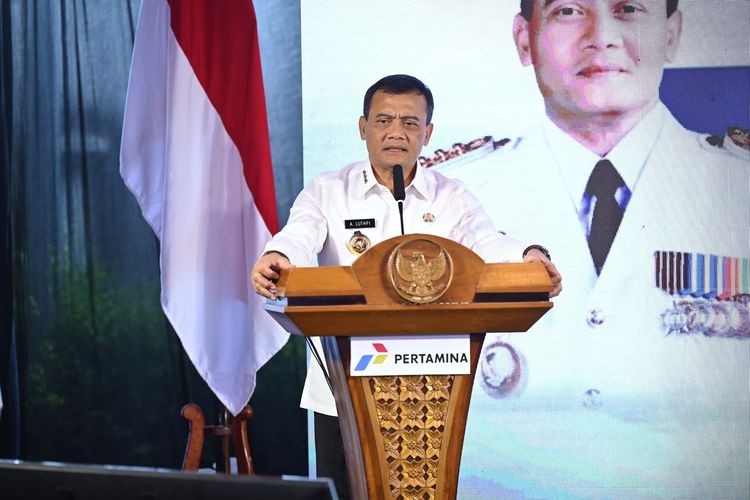 Gubernur Jawa Tengah Ahmad Luthfi saat memberikan sambutan dalam acara peluncuran Pertamax Green 95 di Regional Jawa Tengah di SPBU Coco Pertamina 41.502.02 di Kota Semarang, Jawa Tengah, Kamis (5/6/2025).