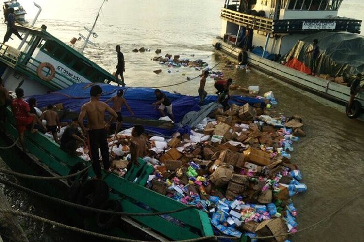 Kapal barang Bintang Timur yang membawa sembako dan bahan bangunan karam setelah menabrak tunggul di dasar sungai. Rencananya kapal tersebut akan membongkar muatan di Pelabuhan Tideng Pale, Kabupaten Tanah Tidung.