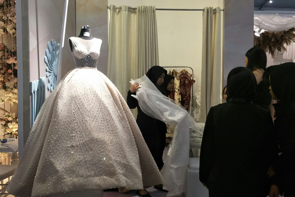 Salah satu vendor busana pengantin yang hadir di Tokopedia Fair. 