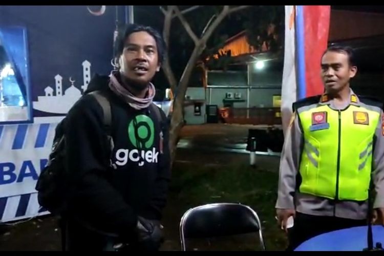 Adam pemudik dari Jakarta tujuan Kediri, Jawa Timur, Adam menggaku tak sadar meninggalkan istrinya di simpang Jalingkut Brebes-Tegal tepatnya di Desa Klampok, Kecamatan Wanasari, Brebes, Jawa Tengah pada Minggu (16/4/2023) malam. (Istimewa)