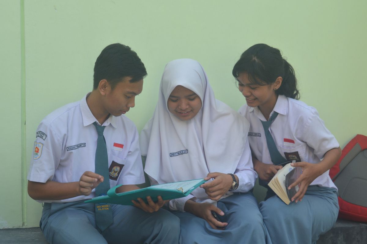 Ilustrasi siswa SMA, seragam SMAs