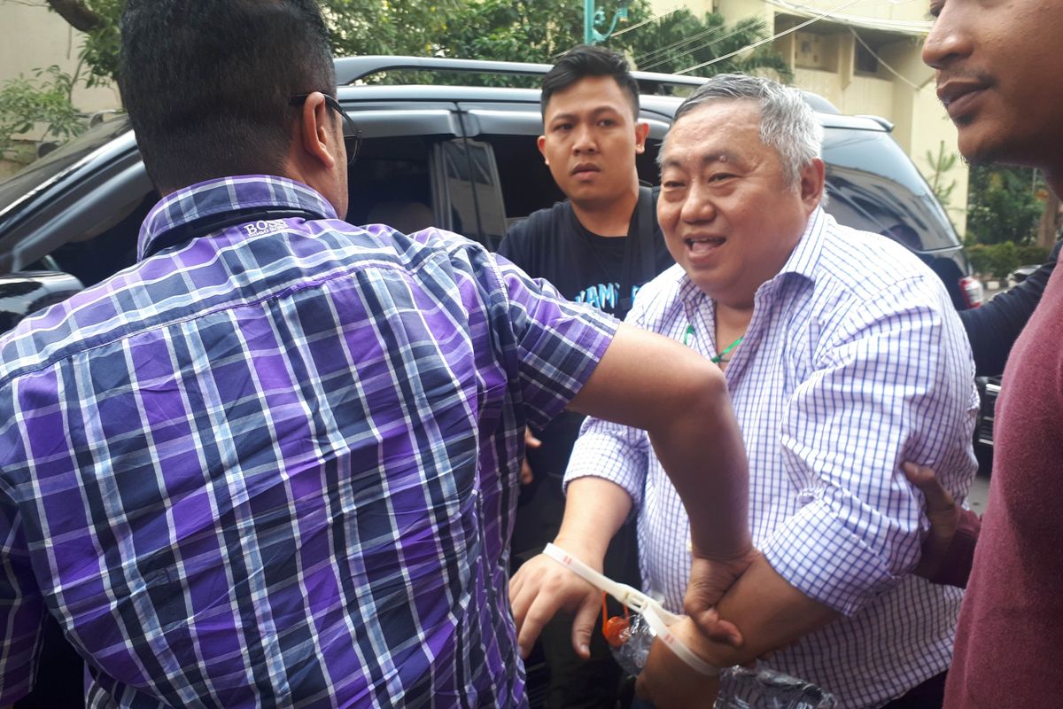 Lieus Sungkharisma diamankan Penyidik Polda Metro Jaya, Senin (20/5/2019) atas dugaan penyebaran berita bohong dan makar. 